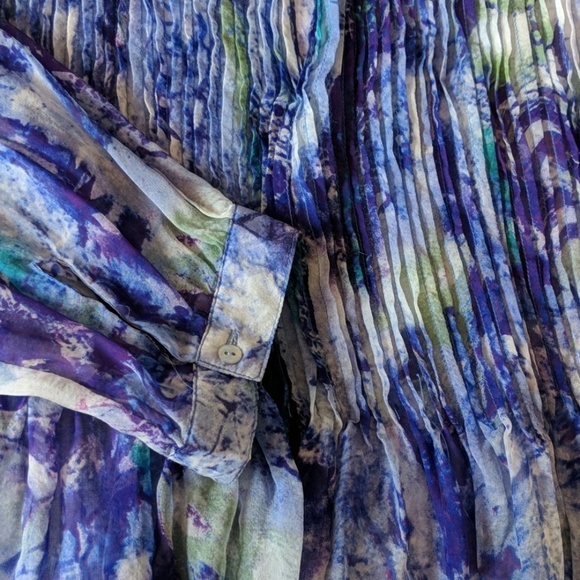 Sheer dressy blouse in blue's, flared at bottom - Picture 8 of 8